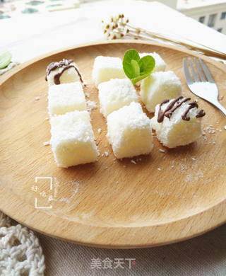 #ACA第四届烘焙大赛#造色情怀 椰蓉牛奶小方的做法步骤:11