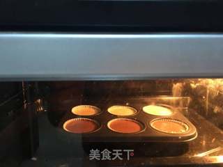 #ACA第四届烘焙大赛#造色情怀 水果蛋糕串串的做法步骤：7