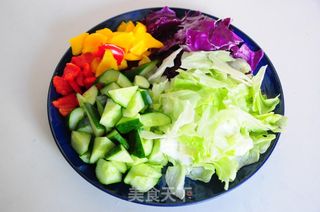 金枪鱼蔬菜沙拉的做法步骤:2