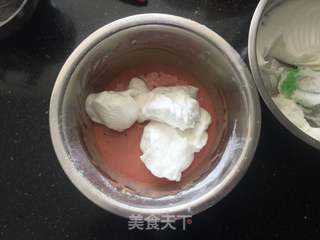 #ACA第四届烘焙大赛#造色情怀 粉色草莓蛋糕卷的做法步骤:10
