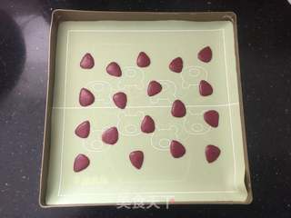 #ACA第四届烘焙大赛#造色情怀 粉色草莓蛋糕卷的做法步骤:15