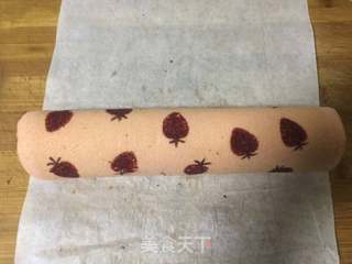 #ACA第四届烘焙大赛#造色情怀 粉色草莓蛋糕卷的做法步骤:23