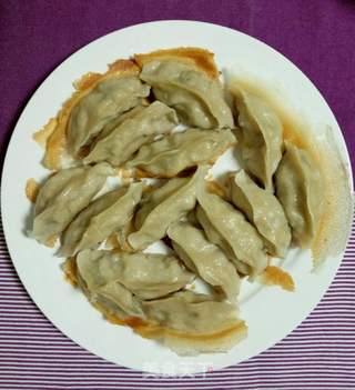 西葫木耳豆腐锅贴的做法步骤:12