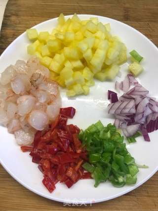 飘香泰式鲜虾菠萝饭的做法步骤:4