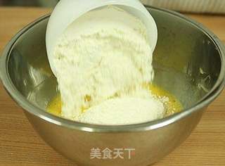 #ACA第四届烘焙大赛#造色情怀 向日葵马芬蛋糕的做法步骤:2
