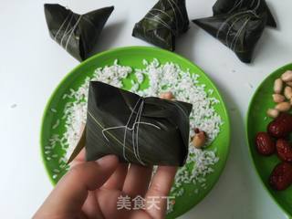 红豆花生红枣粽的做法步骤:6