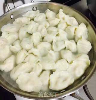 白萝卜三鲜水饺的做法步骤：7