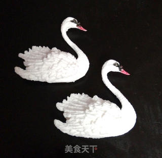 #ACA第四届烘焙大赛#造色情怀 白天鹅翻糖蛋糕的做法步骤:19
