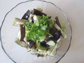 剁椒香菜拌茄条的做法步骤:5