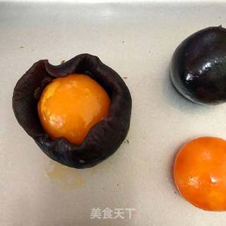 #ACA第四届烘培大赛#造色情怀 彩色螺旋酥·蛋黄酥的做法步骤:3