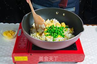 菠萝系列之小清新炒饭的做法步骤:3