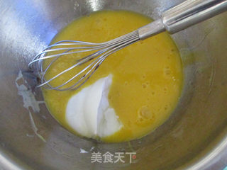 #ACA第四届烘焙大赛#造色情怀 红丝绒甜甜圈蛋糕的做法步骤:2