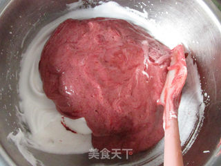 #ACA第四届烘焙大赛#造色情怀 红丝绒甜甜圈蛋糕的做法步骤:10