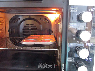 #ACA第四届烘焙大赛#造色情怀 红丝绒甜甜圈蛋糕的做法步骤:13