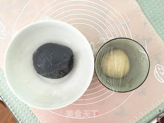 #ACA第四届烘焙大赛#造色情怀 米奇挤挤面包的做法步骤:4