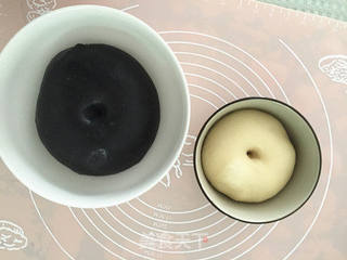 #ACA第四届烘焙大赛#造色情怀 米奇挤挤面包的做法步骤:5