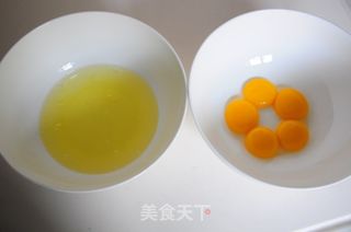 #ACA第四届烘焙大赛#造色情怀 香蕉戚风蛋糕的做法步骤：1