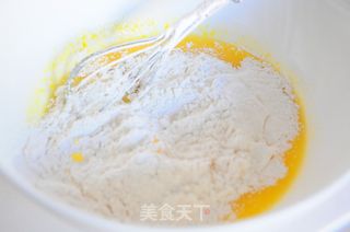 #ACA第四届烘焙大赛#造色情怀 香蕉戚风蛋糕的做法步骤：4