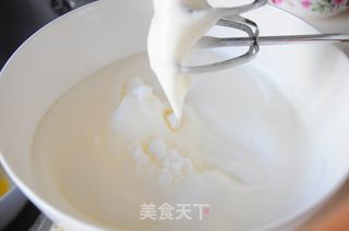 #ACA第四届烘焙大赛#造色情怀 香蕉戚风蛋糕的做法步骤：11