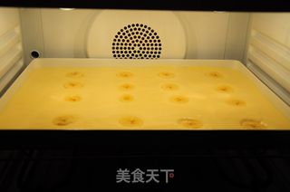#ACA第四届烘焙大赛#造色情怀 香蕉戚风蛋糕的做法步骤：17