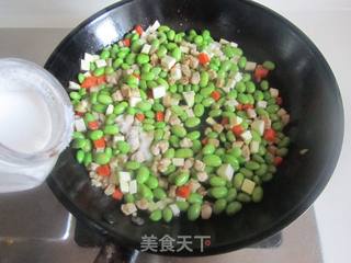 毛豆茭白炒肉丁的做法步骤:8