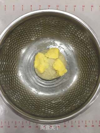 #ACA第四届烘焙大赛#造色情怀 小熊豆沙面包的做法步骤:3