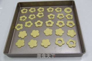 #ACA第四届烘焙大赛#造色情怀 果酱夹心小甜饼的做法步骤：6