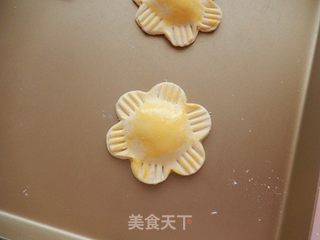 #ACA第四届烘焙大赛#造色情怀 花朵椰蓉南瓜酥的做法步骤:10