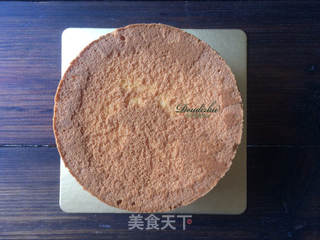 #ACA第四届烘焙大赛#造色情怀 草莓巧克力围栏蛋糕的做法步骤：1