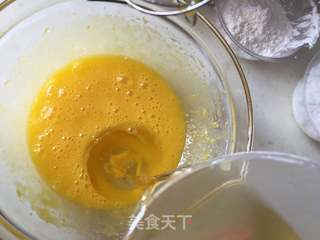 #ACA第四届烘焙大赛#造色情怀 菠菜泥蛋糕卷的做法步骤:3