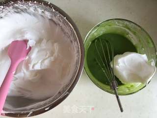 #ACA第四届烘焙大赛#造色情怀 菠菜泥蛋糕卷的做法步骤:12