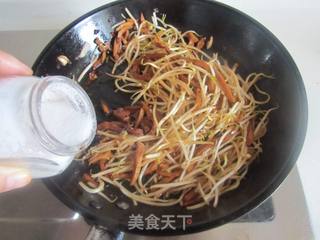 豆豉千叶豆腐丝炒豆芽的做法步骤:5