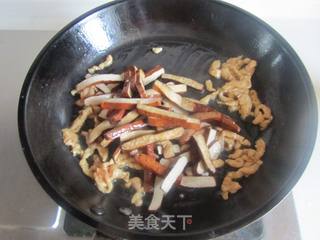 杭椒干子榨菜炒鸡丝的做法步骤:4