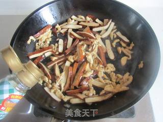 杭椒干子榨菜炒鸡丝的做法步骤:5