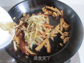 杭椒干子榨菜炒鸡丝的做法步骤:6