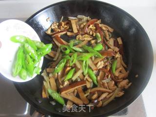 杭椒干子榨菜炒鸡丝的做法步骤:7
