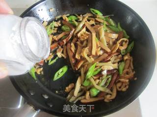 杭椒干子榨菜炒鸡丝的做法步骤:8