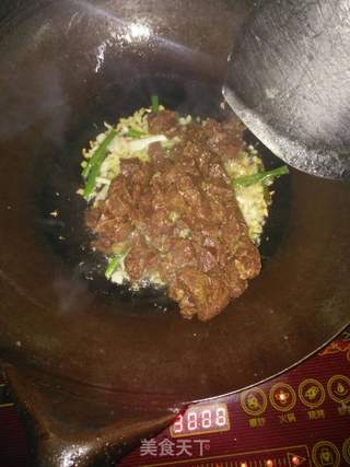 『湘味』孜然牛肉丁的做法步骤:8