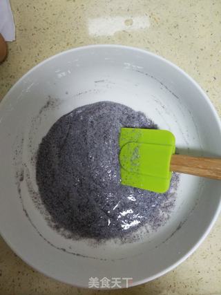 #ACA第四届烘焙大赛#造色情怀 黑米面戚风蛋糕的做法步骤:3