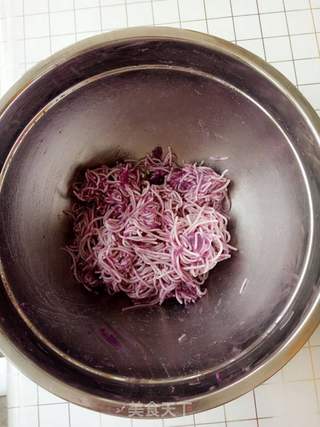 #ACA第四届烘焙大赛#造色情怀 紫薯面条披萨的做法步骤:3
