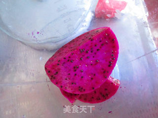 #ACA第四届烘焙大赛#造色情怀# 火龙果冰激凌的做法步骤:3