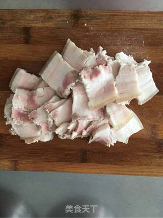 家常回锅肉的做法步骤：1