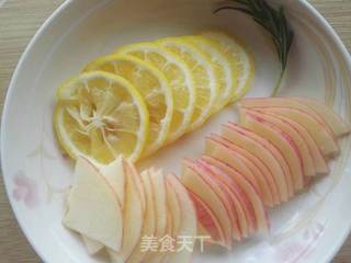 迷迭香苹果水的做法步骤:2
