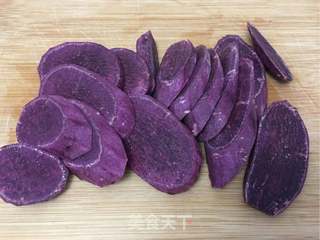 #ACA第四届烘焙大赛#造色情怀 紫薯扭扭面包的做法步骤：1