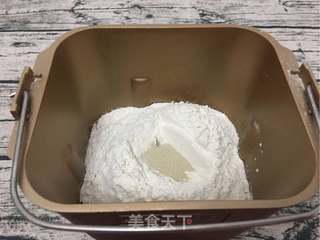 #ACA第四届烘焙大赛#造色情怀 紫薯扭扭面包的做法步骤:4