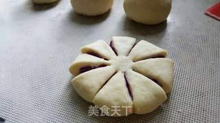 #ACA第四届烘焙大赛#造色情怀 紫薯花朵面包的做法步骤：11