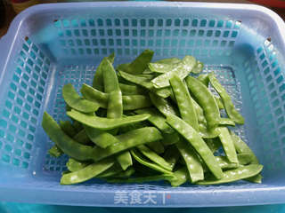 兰豆炒腊肠的做法步骤：1