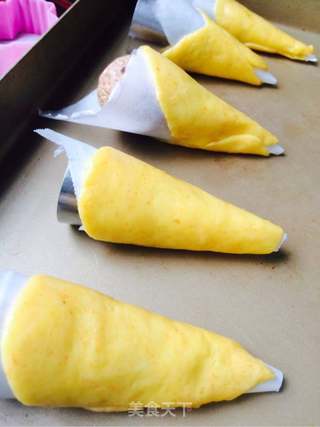#ACA第四届烘焙大赛#造色情怀 胡萝卜马蹄莲饼干的做法步骤:9