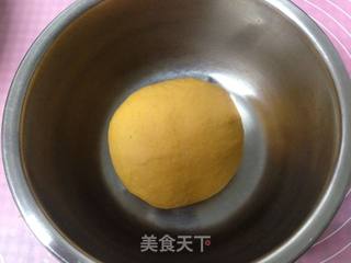 南瓜豆沙包的做法步骤：2