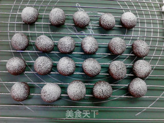 #ACA第四届烘焙大赛#造色情怀 可可酥球的做法步骤:11